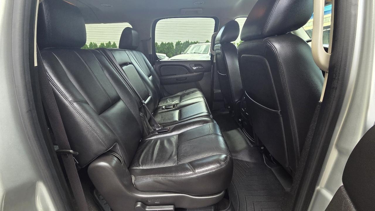 Chevrolet Suburban  2012