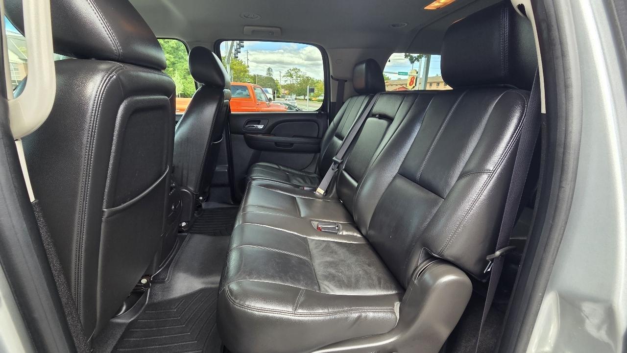 Chevrolet Suburban  2012