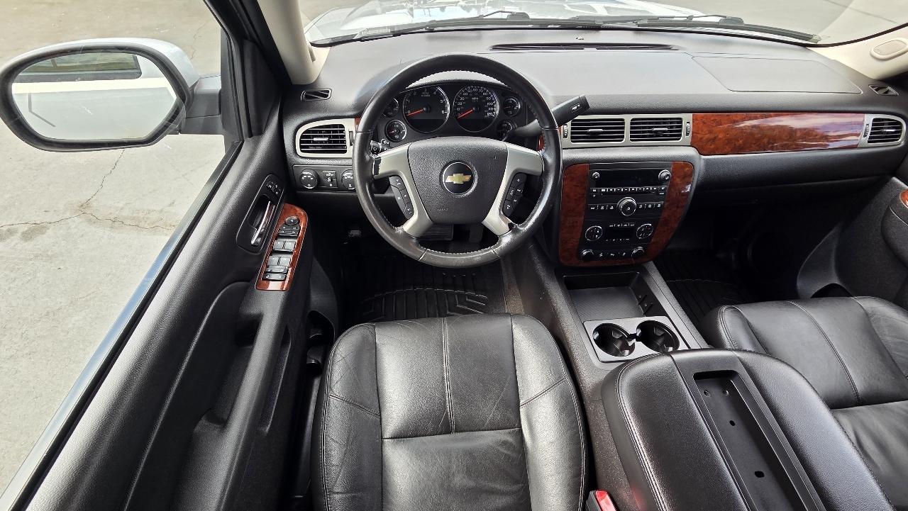 Chevrolet Suburban  2012