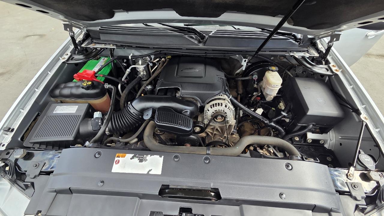 Chevrolet Suburban  2012