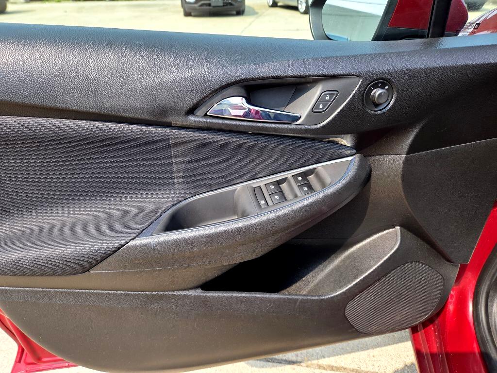 Chevrolet Cruze LT Auto Hatchback 2017