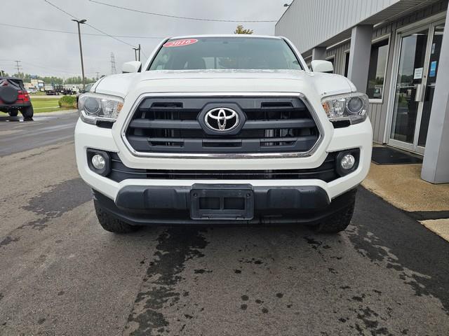 2016 Toyota Tacoma SR5 photo 2