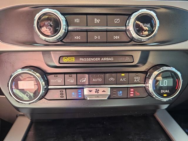 2022 Ford F-350 Lariat photo 14