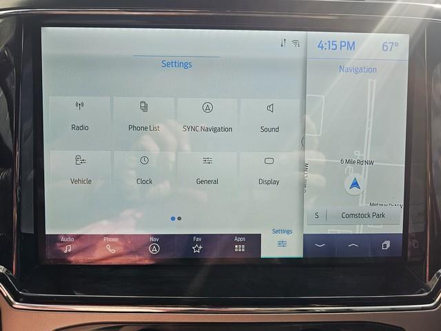 Ford Super Duty F-350 SRW Lariat 4WD Crew Cab 8' Box 2022