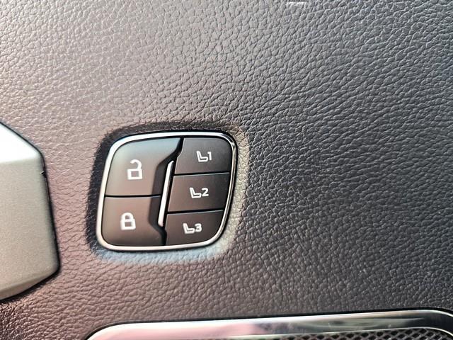 Ford Super Duty F-350 SRW Lariat 4WD Crew Cab 8' Box 2022