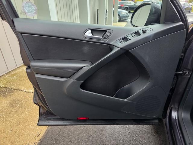 Volkswagen Tiguan 4MOTION 4dr Auto SEL 2016 Volkswagen Tiguan 4MOTION 4dr Auto SEL 2016