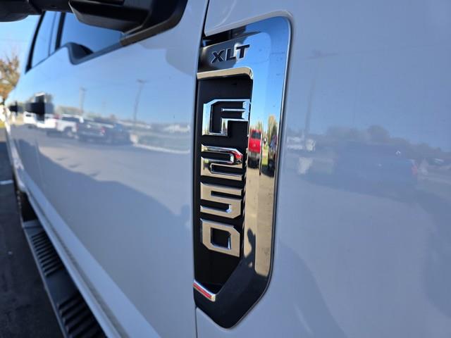 Ford Super Duty F-250 SRW King Ranch 4WD Crew Cab 8' Box 2019 Ford Super Duty F-250 SRW King Ranch 4WD Crew Cab 8' Box 2019