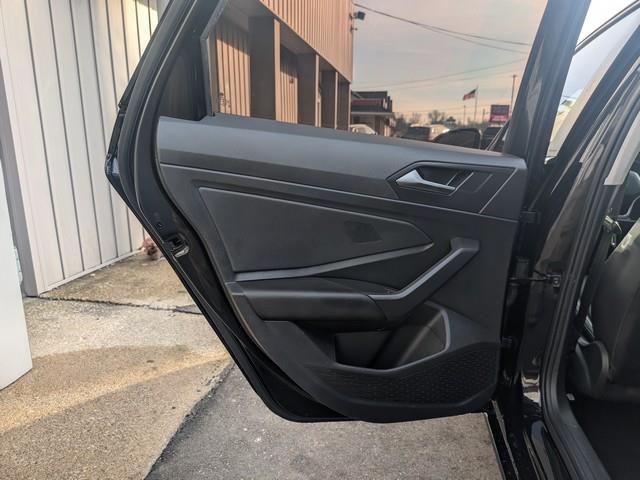 Volkswagen Jetta SE Auto 2022