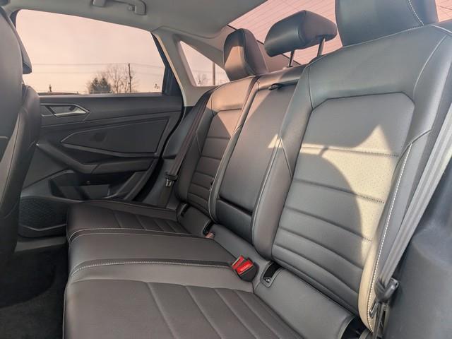 Volkswagen Jetta SE Auto 2022