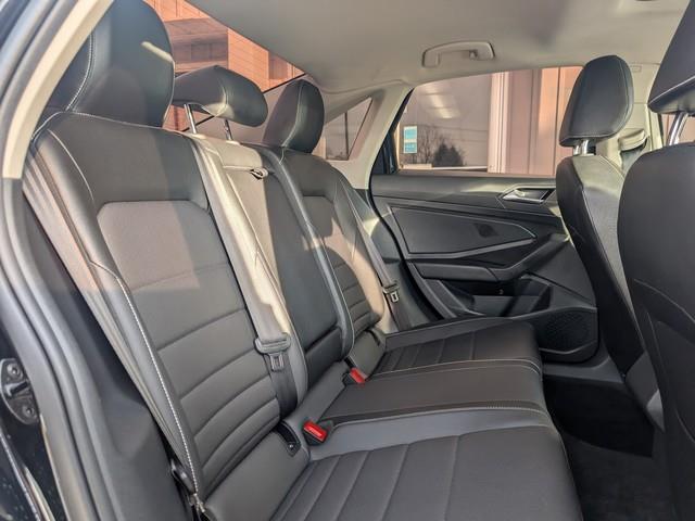 Volkswagen Jetta SE Auto 2022