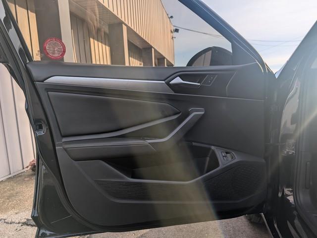 Volkswagen Jetta SE Auto 2022