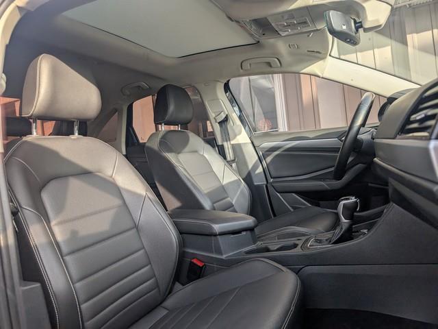 Volkswagen Jetta SE Auto 2022