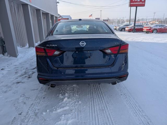 Nissan Altima 2.5 SR Sedan 2022