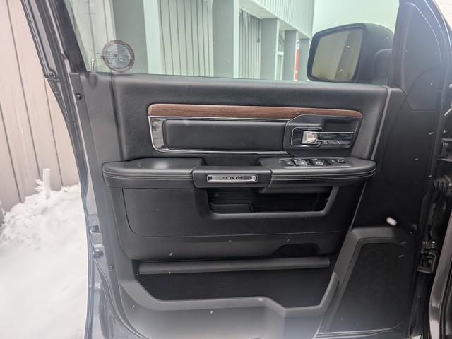 RAM 1500 4WD Quad Cab 140.5" Laramie 2015