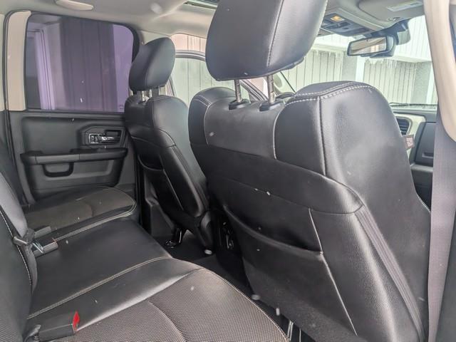 RAM 1500 4WD Quad Cab 140.5" Laramie 2015