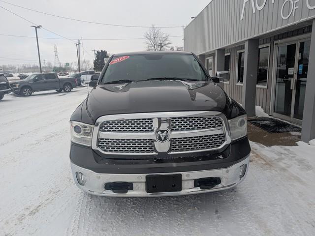 RAM 1500 4WD Quad Cab 140.5" Laramie 2015