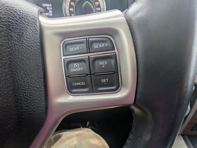 RAM 1500 4WD Quad Cab 140.5" Laramie 2015