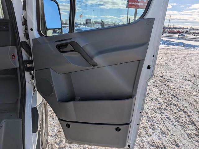 Mercedes-Benz Sprinter Cargo Van 2500 Standard Roof V6 144" Worker RWD 2017