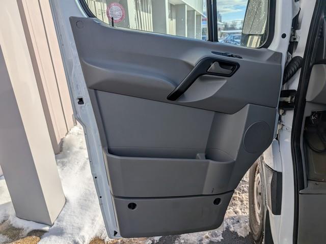 Mercedes-Benz Sprinter Cargo Van 2500 Standard Roof V6 144" Worker RWD 2017