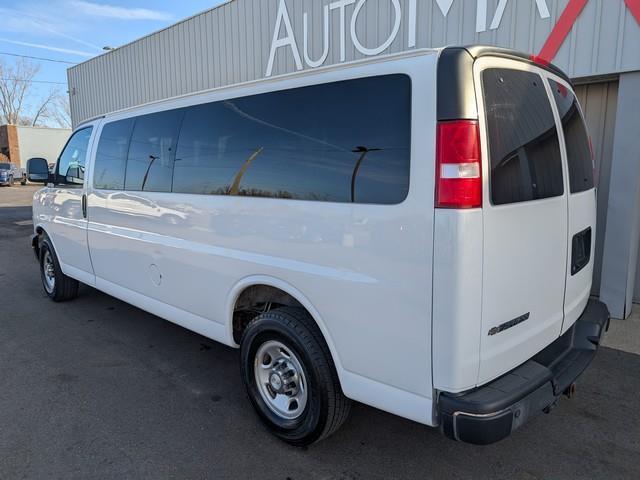 Chevrolet Express Passenger RWD 3500 155" LT 2018