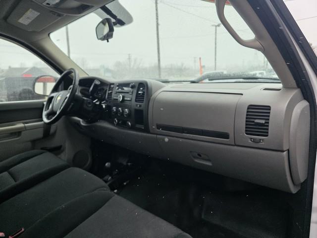 Chevrolet Silverado 2500HD 4WD Reg Cab 133.7" Work Truck 2014