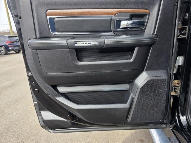 RAM 1500 4WD Crew Cab 140.5" Laramie 2014