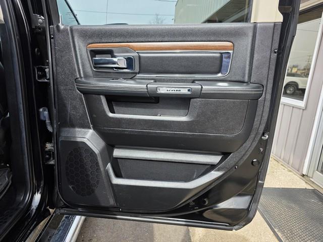 RAM 1500 4WD Crew Cab 140.5" Laramie 2014