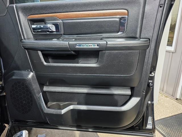 RAM 1500 4WD Crew Cab 140.5" Laramie 2014