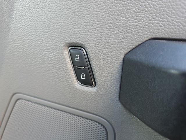 Ford F-150 XLT 4WD Reg Cab 8' Box 2018