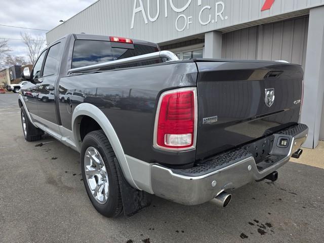RAM 1500 4WD Crew Cab 149" Laramie 2016
