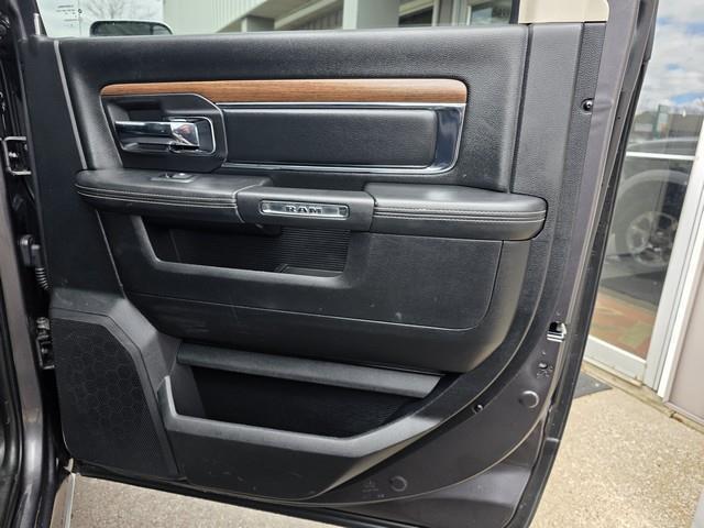 RAM 1500 4WD Crew Cab 149" Laramie 2016