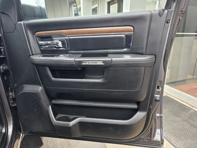 RAM 1500 4WD Crew Cab 149" Laramie 2016