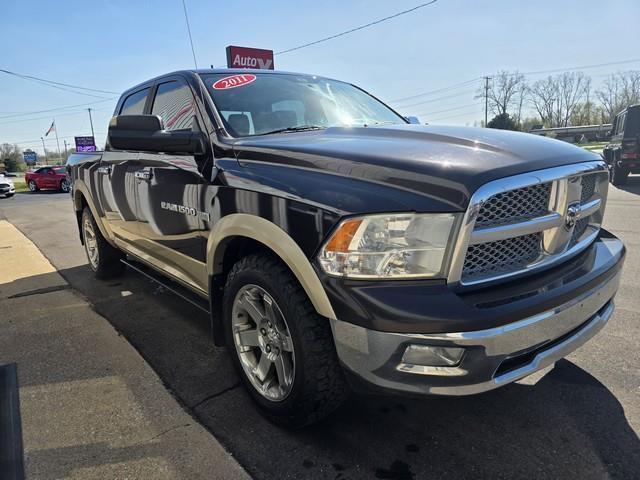 RAM 1500 4WD Crew Cab 140.5" Laramie 2011