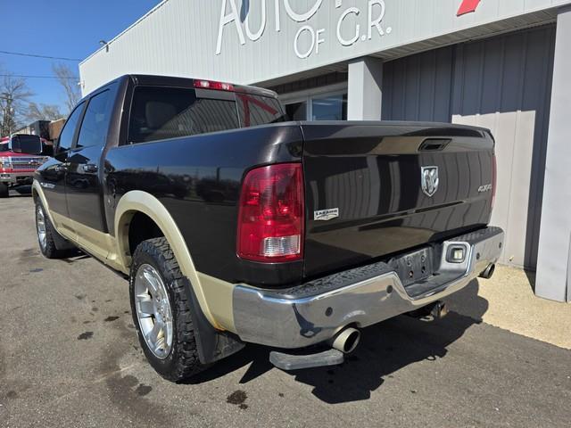 RAM 1500 4WD Crew Cab 140.5" Laramie 2011