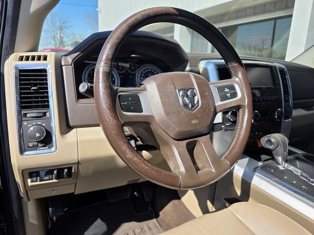 RAM 1500 4WD Crew Cab 140.5" Laramie 2011