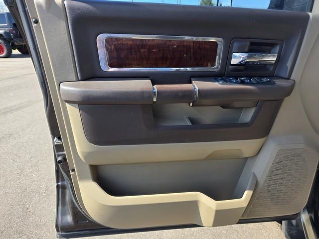 RAM 1500 4WD Crew Cab 140.5" Laramie 2011