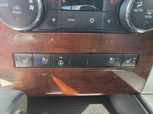 RAM 1500 4WD Crew Cab 140.5" Laramie 2011