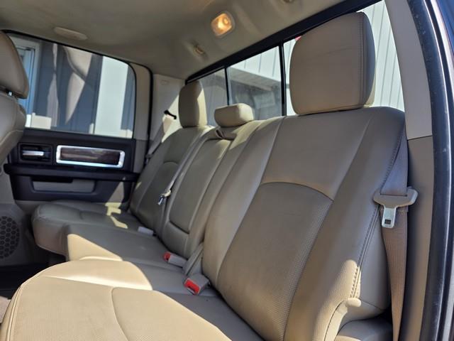 RAM 1500 4WD Crew Cab 140.5" Laramie 2011