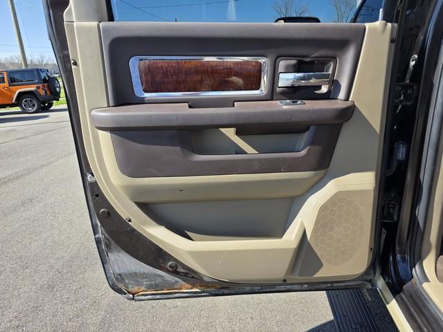 RAM 1500 4WD Crew Cab 140.5" Laramie 2011