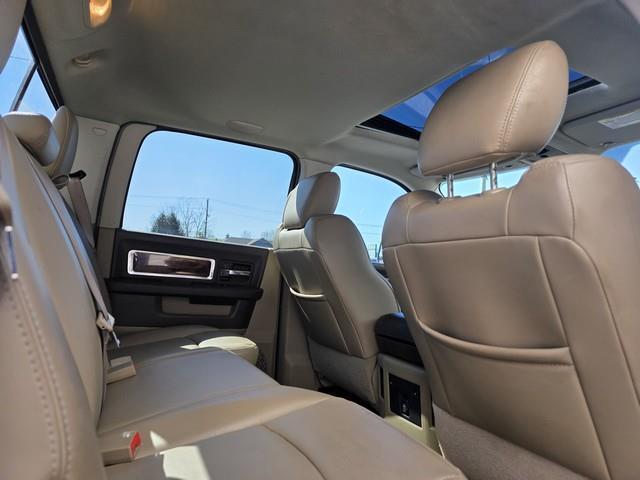 RAM 1500 4WD Crew Cab 140.5" Laramie 2011