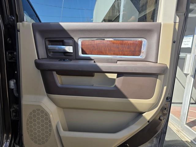 RAM 1500 4WD Crew Cab 140.5" Laramie 2011