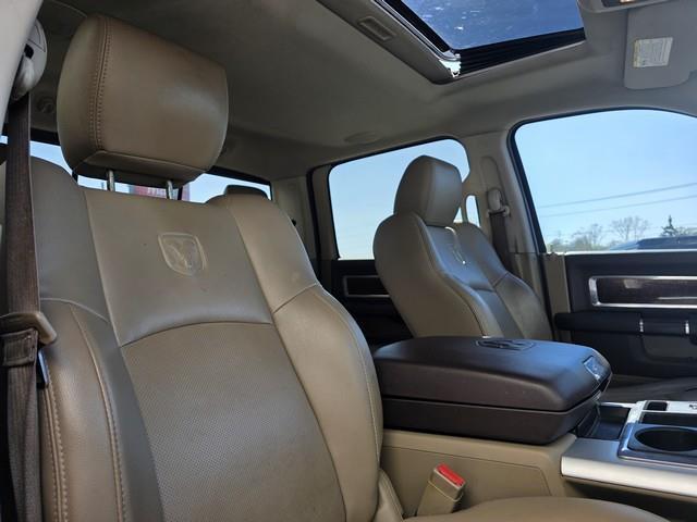 RAM 1500 4WD Crew Cab 140.5" Laramie 2011