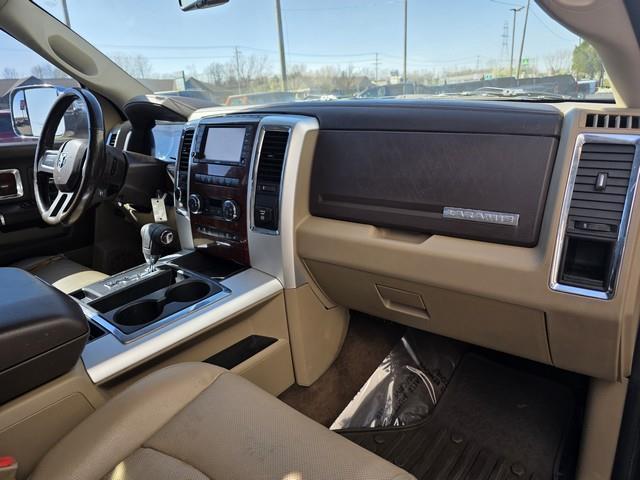 RAM 1500 4WD Crew Cab 140.5" Laramie 2011