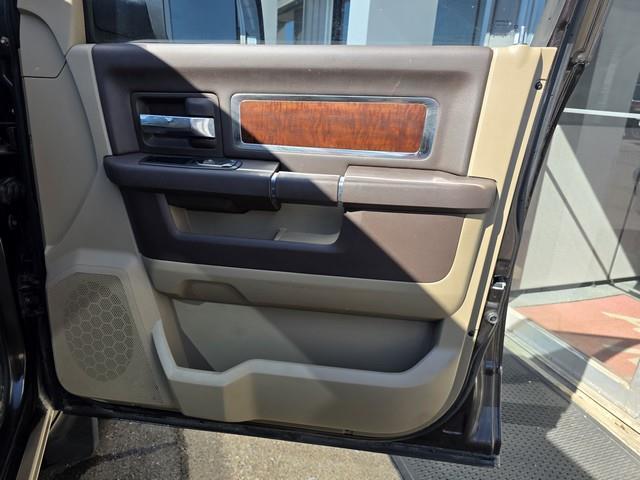 RAM 1500 4WD Crew Cab 140.5" Laramie 2011