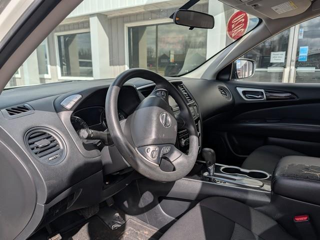 Nissan Pathfinder S 4D SUV FWD 2020