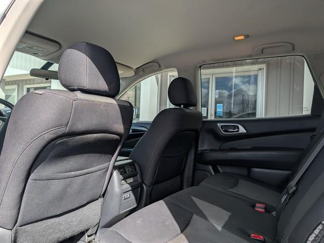 Nissan Pathfinder S 4D SUV FWD 2020