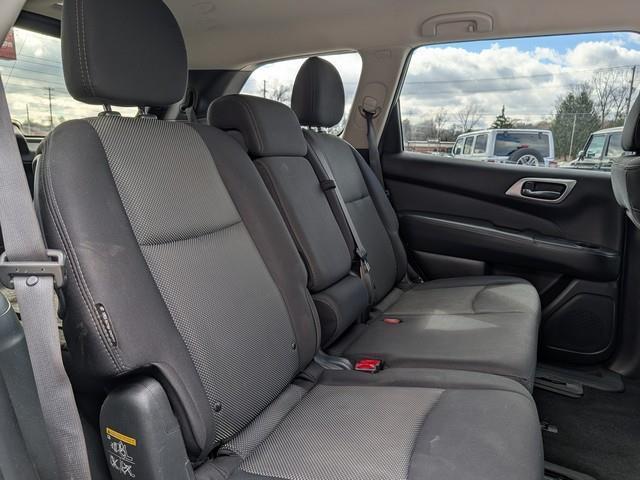 Nissan Pathfinder S 4D SUV FWD 2020