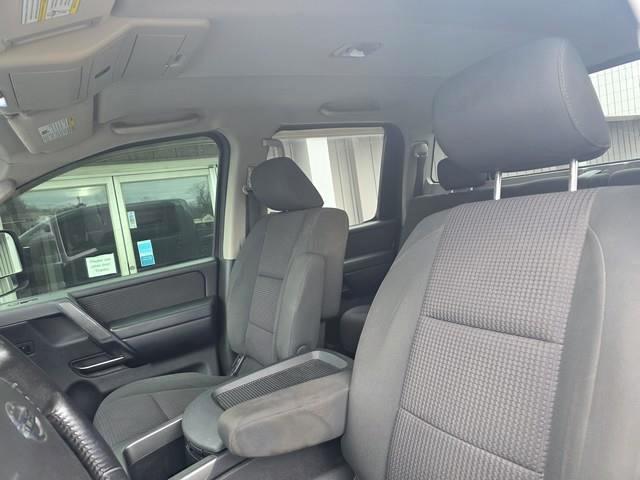 Nissan Titan 4WD Crew Cab SWB PRO-4X 2011