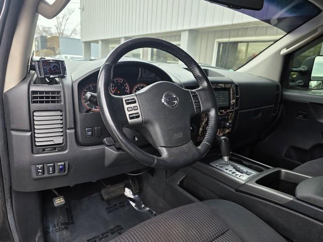 Nissan Titan 4WD Crew Cab SWB PRO-4X 2011