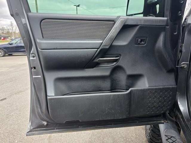 Nissan Titan 4WD Crew Cab SWB PRO-4X 2011